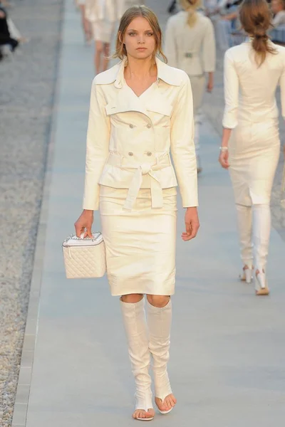 Look 11